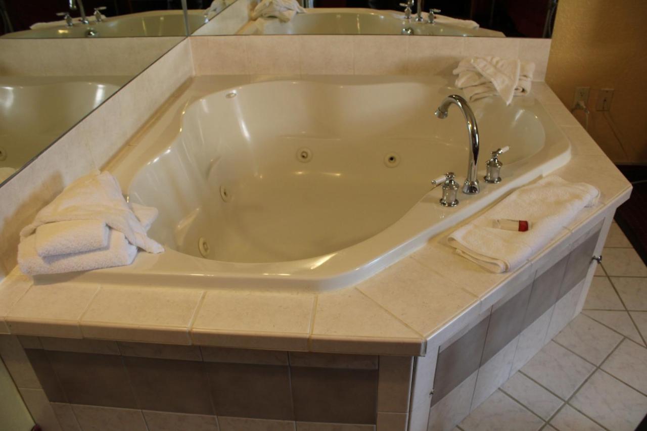 The Oasis Hotel & Bar Sheboygan Falls المظهر الخارجي الصورة