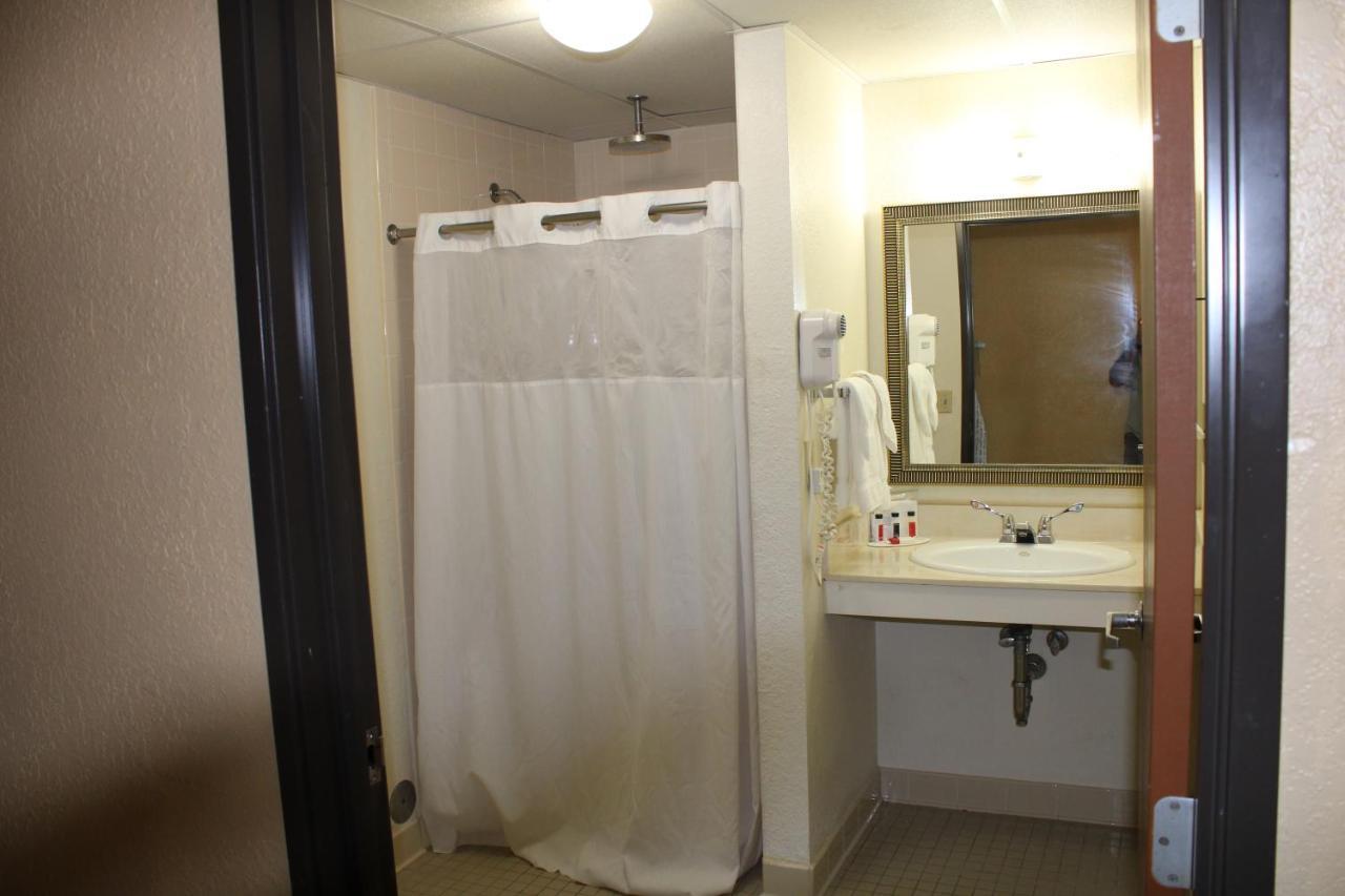 The Oasis Hotel & Bar Sheboygan Falls المظهر الخارجي الصورة
